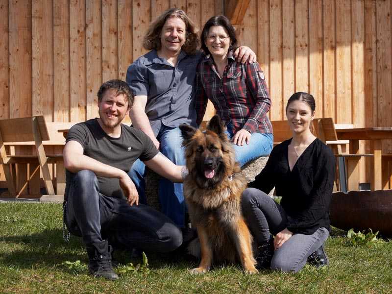 das Team des Schmutzer Hofs in Kronwinkel