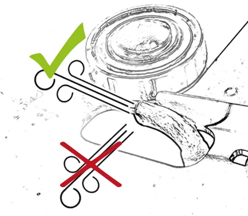 When mounting the hot air device in the welding device, ensure that the reduction nozzle attachment is correctly positioned so that the airflow is properly directed.