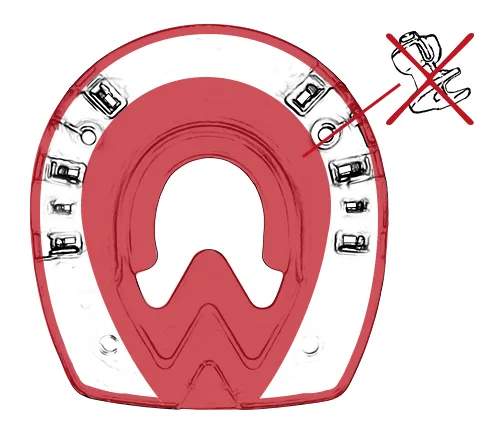 Der Spike darf nicht am äußersten Rand des Duplo-Beschlags platziert werden. Der Spike darf auch nicht zu weit innen platziert werden.