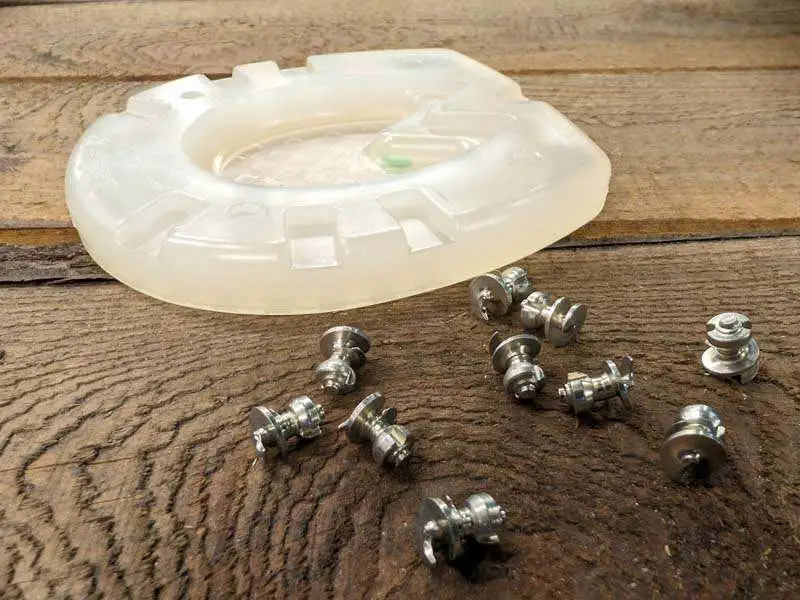 spikes, protezione antiscivolo per la piastra base