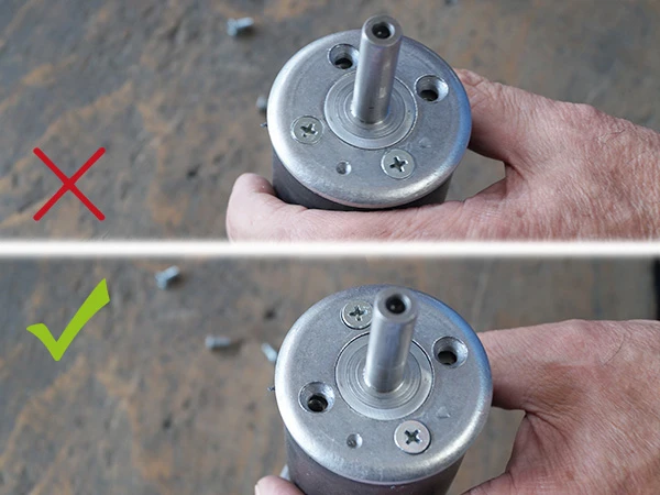 Close-up showing the correct and incorrect way to tighten the screws when replacing the rubber ring on the Hoof Buffer: correct – tighten the screws in a crosswise pattern; incorrect – tighten adjacent screws one after another.