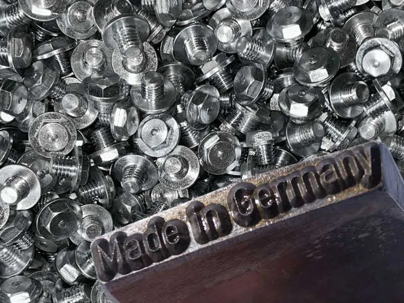 Gleitschutz-Stollen für den alternativen Hufschutz made in Germany.