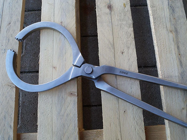 Eine Hufuntersuchungszange von Mustad.