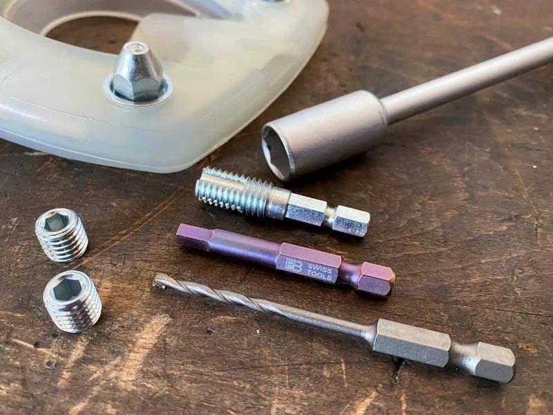 Hufeisen für das Springreiten, Stollen und Zubehör für den Stollenwechsel