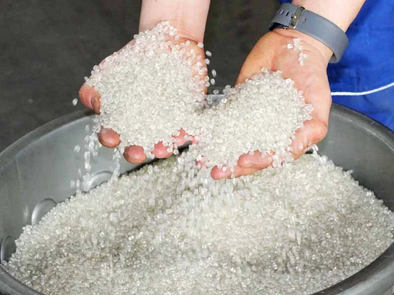 polyurethane granulate for composite horseshoes in hands