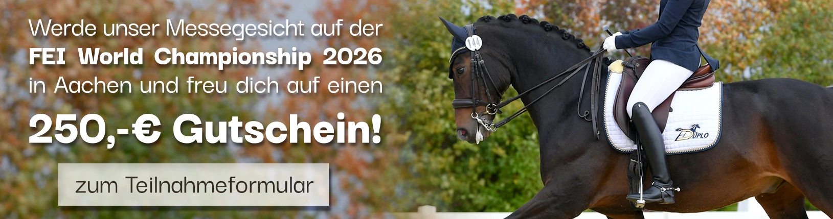 Dressurreiterin auf dunkelbraunem Pferd in der Seitenansicht, weiße Duplo Schabracke - daneben steht eine Werbung für ein Gewinnspiel denn wir suchen unser Messegesicht für die FEI Worlf Championships in Aachen, die Weltreiterspiele 2026 