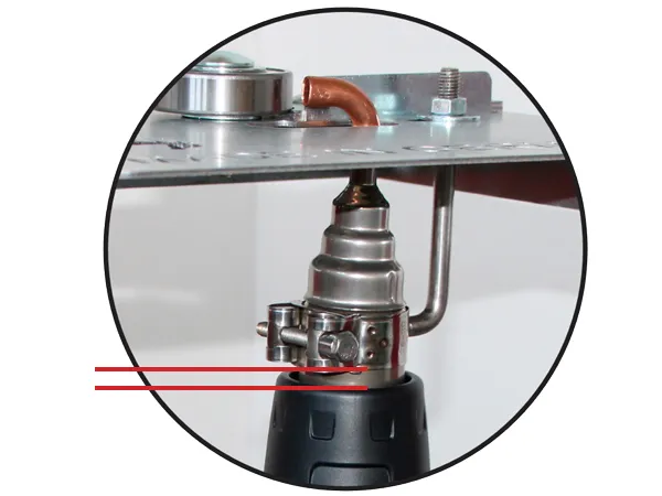 Image d’information montrant que la buse de l’appareil à air chaud doit être correctement positionnée dans le dispositif de soudage et ne doit pas être fixée jusqu’en butée.