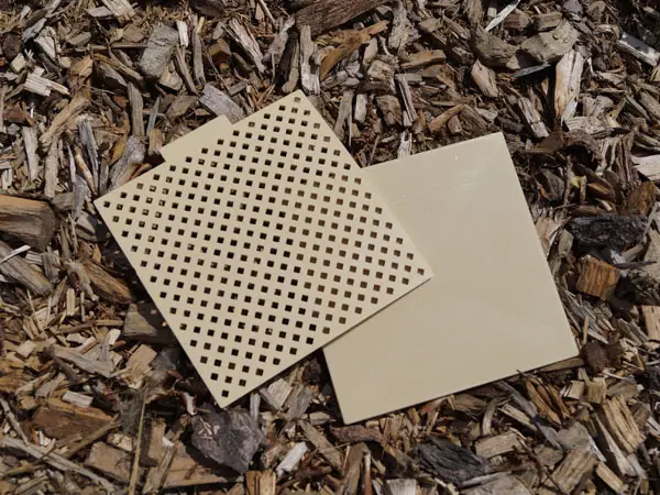 square plastic plates lie on stones