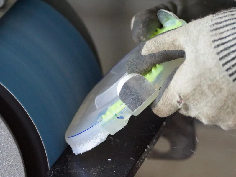 alternative hoof protection with yellow tips for twist prevention on the hoof, made from regranulate, at the belt grinder